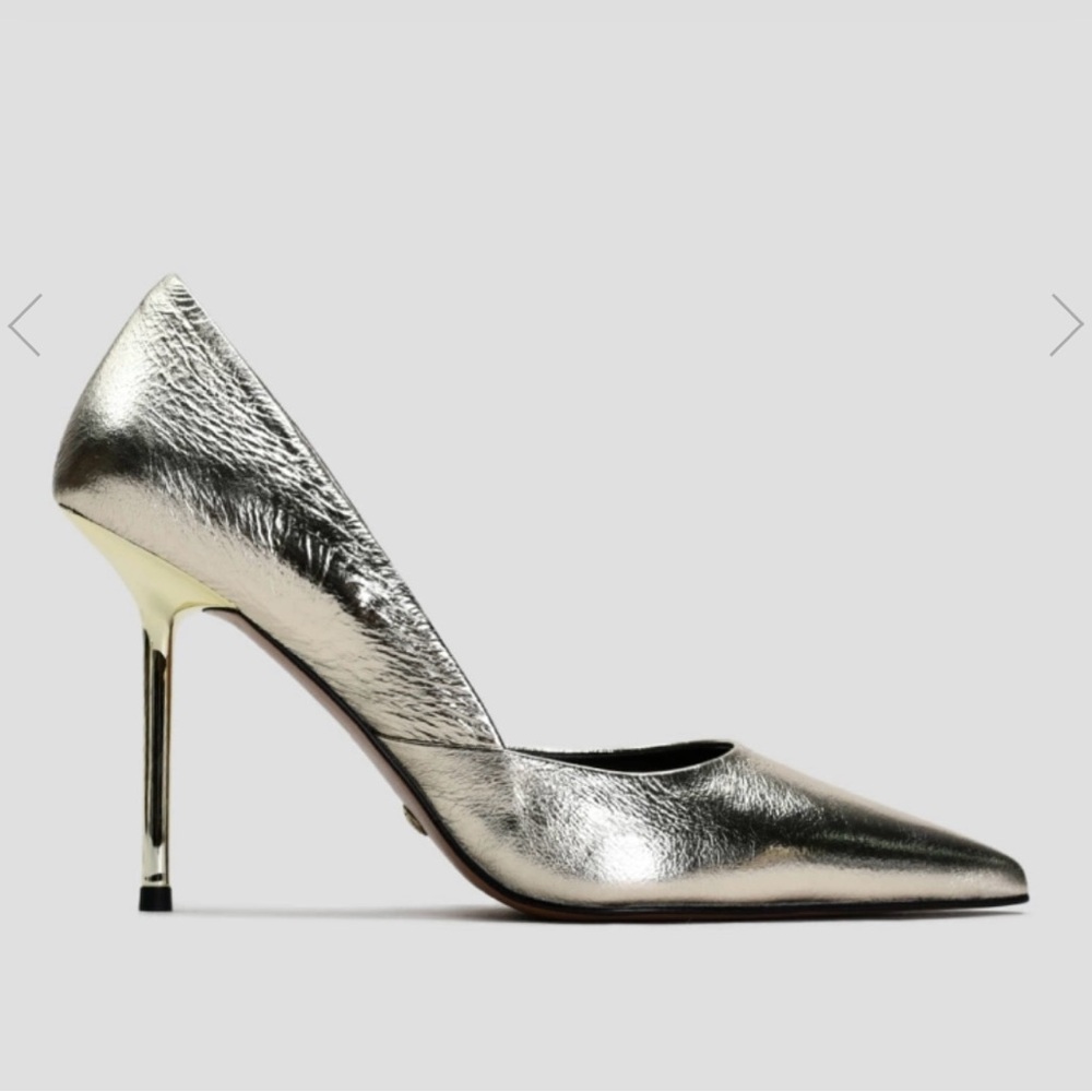High heel classic shoes in golden leather